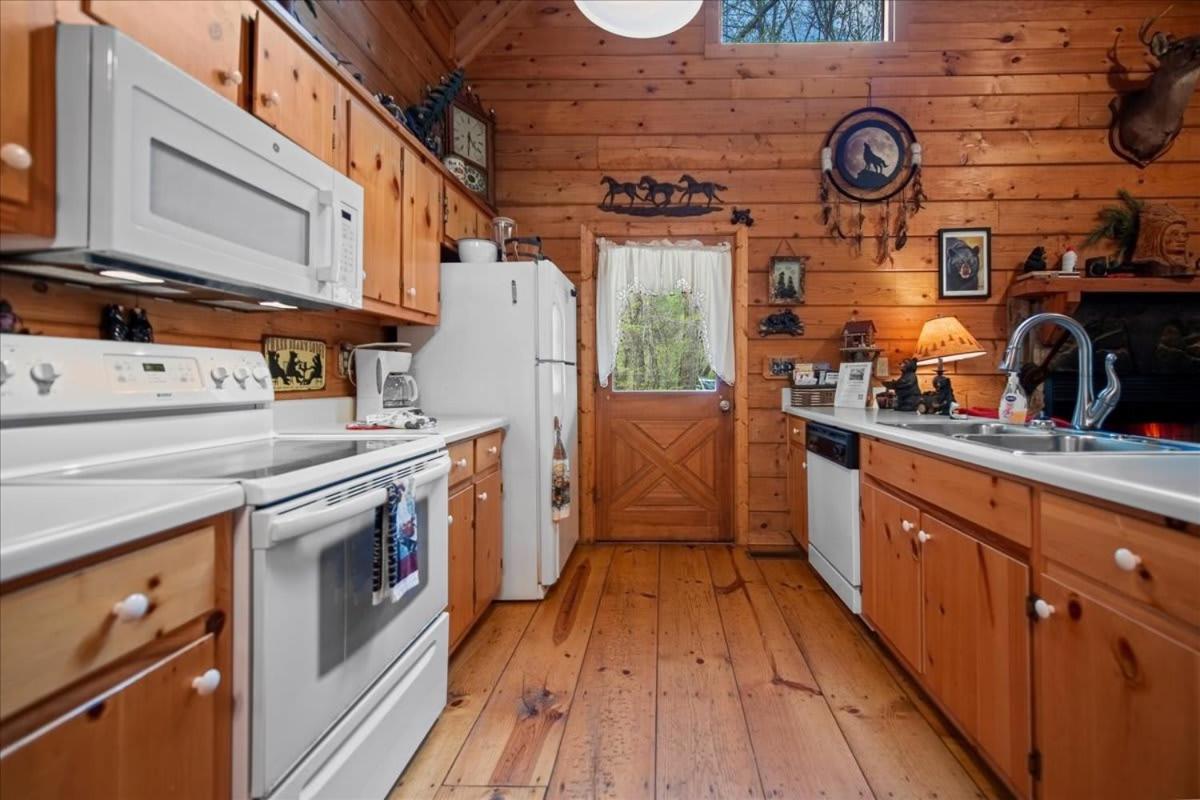 فيلا إليجايفي Cozy Cabin Beside Briar Creek, Fire Pit, Wifi المظهر الخارجي الصورة