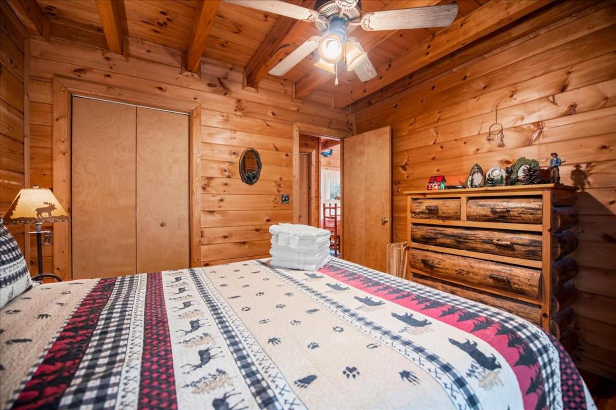فيلا إليجايفي Cozy Cabin Beside Briar Creek, Fire Pit, Wifi المظهر الخارجي الصورة